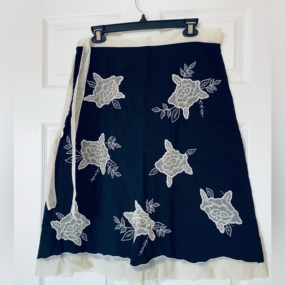 Odille | Anthropologie Black Floral Lace Appliqué | Midi Skirt - Picture 2 of 4